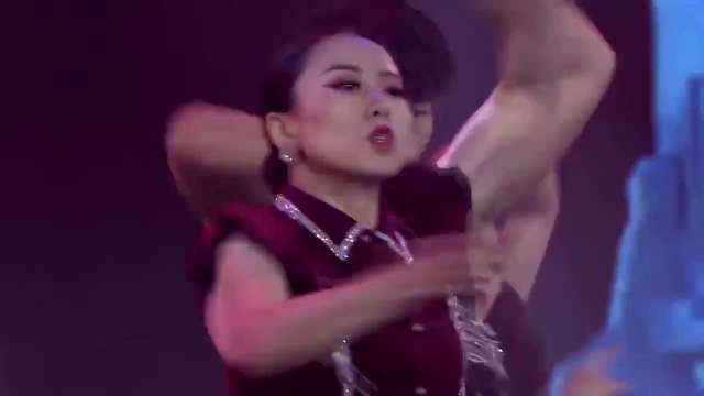 中国达人秀：震撼场面！四川辣妹领舞一个舞团，这演出惊艳全场！