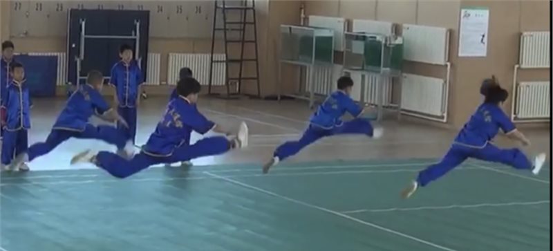 这也太齐了！大连少林武道馆演出片花 少林拳、地躺拳、棍术