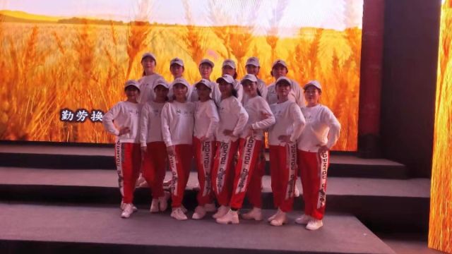 金龙曳舞团参加2020年侯马电视台春晚演出&mdash；&mdash；曳步舞“中国红”
