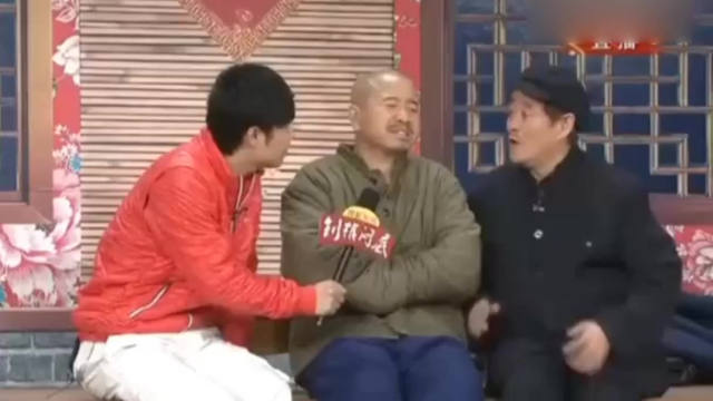 小品：小沈阳想要采访王小利，没想到赵本山竟然说他嘴聋，太逗了