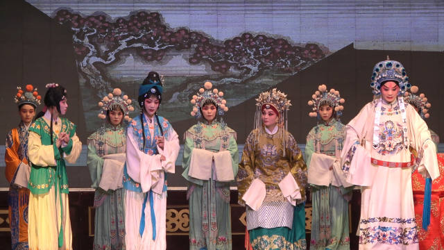 易俗社团长惠敏莉演出《双锦衣》，演唱有板有眼，不愧是经典剧目