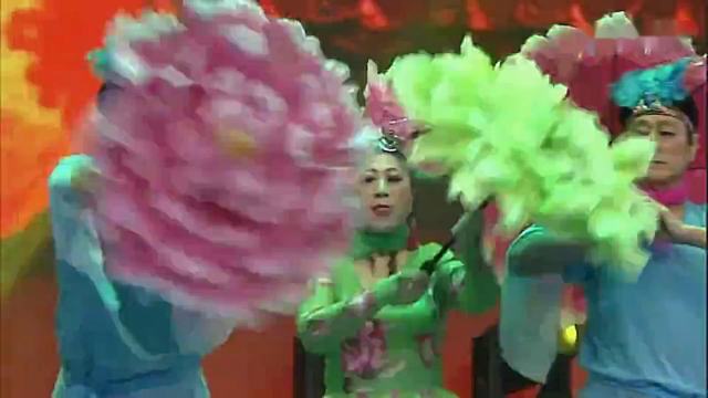 战友歌舞团演出花伞舞《盛世中国梦》