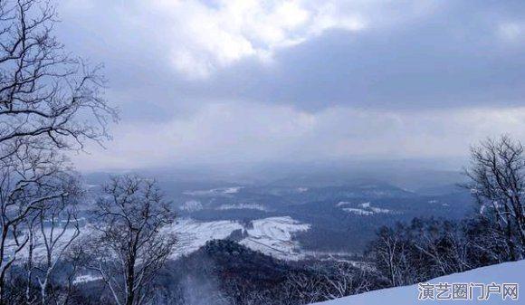 《墙瓦》词:不故六月飞雪飘啊飘人家外 枝丫摇黯淡眸色把外瞧