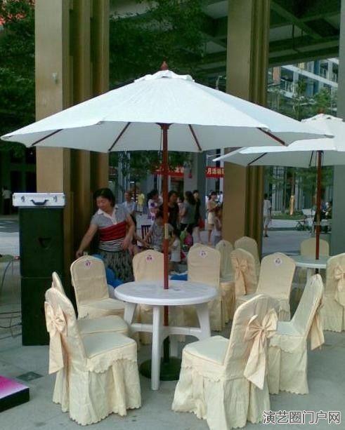 深圳啤酒桌洽谈圆桌塑胶圆桌带插伞孔塑料圆桌出租赁