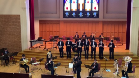 为外国人免费体检的义演音乐会，静冈大学吹奏团演出“花会绽放”