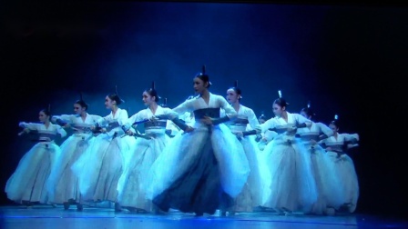 11.《冬》 演出单位:中央民族大学舞蹈学院