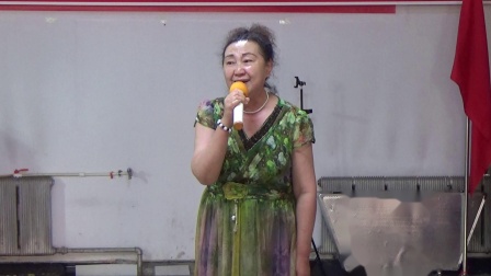 育新社区艺术团庆七一演出 女声独唱《美丽的草原我的家》
